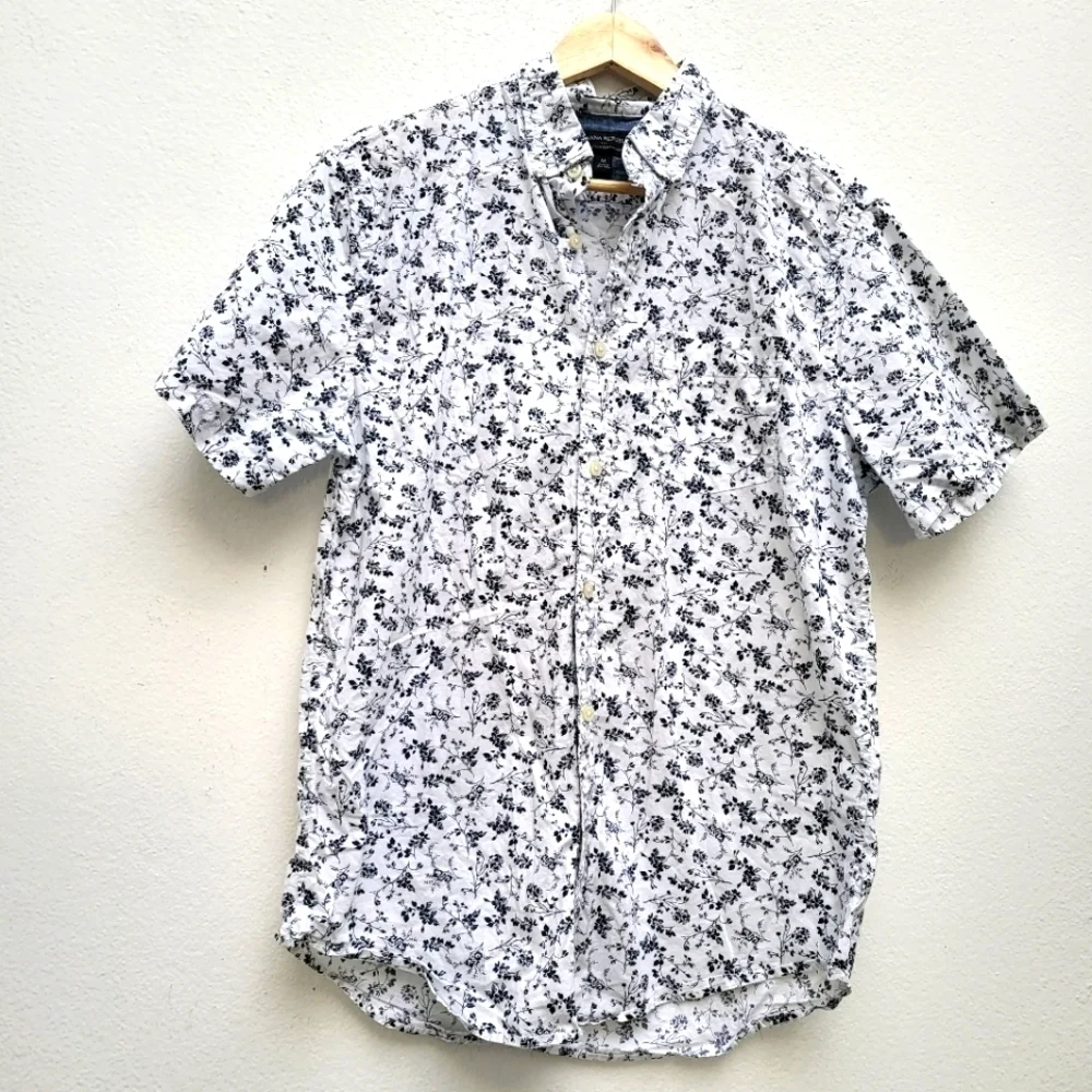 Floral Short sleeve button up Men's Medium stretchy soft 100% cotton